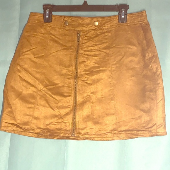 3/15🔥Rue21 Suede zip up skirt - Picture 2 of 7